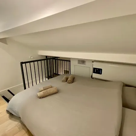 14m Renovated With Mezzanine In 公寓 *